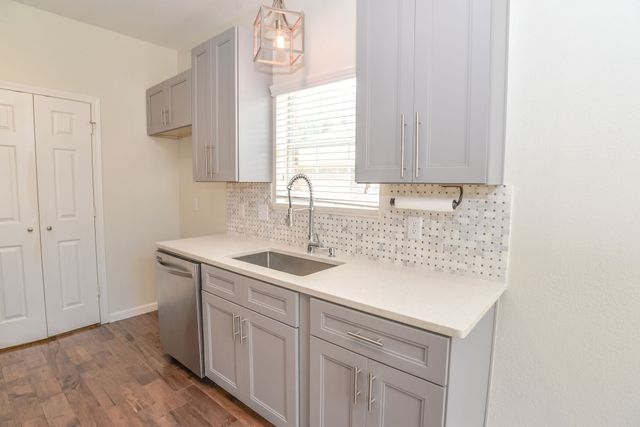 923 Kathryn Drive, Lewisville, TX 75067