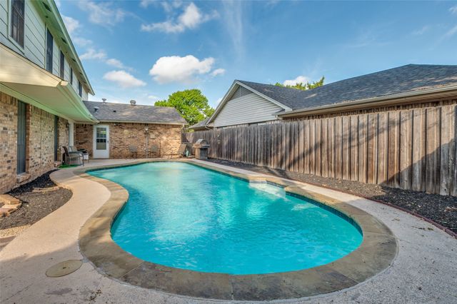2617 Still Meadow Road, Irving, TX 75060