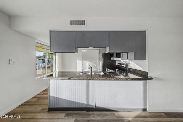7809 W MONTEREY Way, Phoenix, AZ 85033