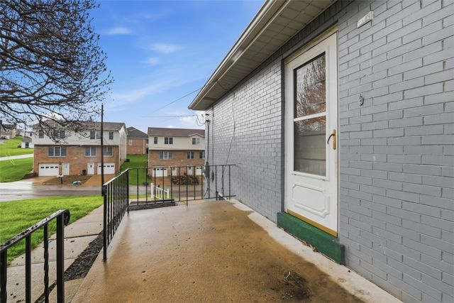 105 Columbia Dr, Canonsburg, PA 15317