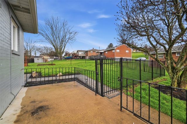 105 Columbia Dr, Canonsburg, PA 15317