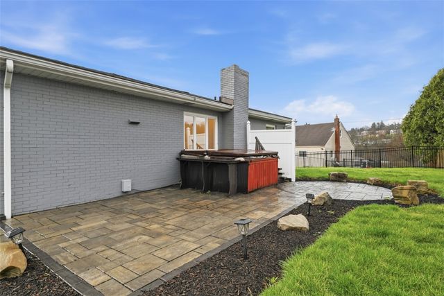 105 Columbia Dr, Canonsburg, PA 15317