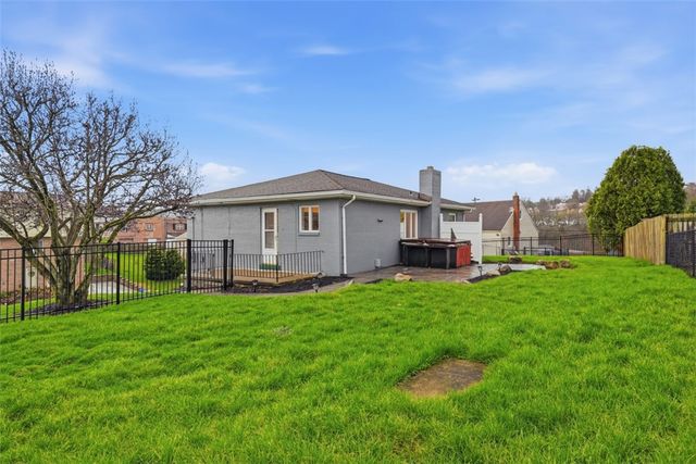 105 Columbia Dr, Canonsburg, PA 15317