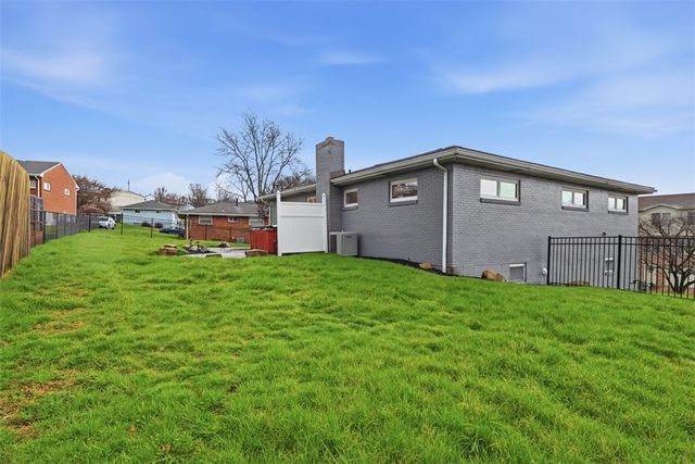 105 Columbia Dr, Canonsburg, PA 15317