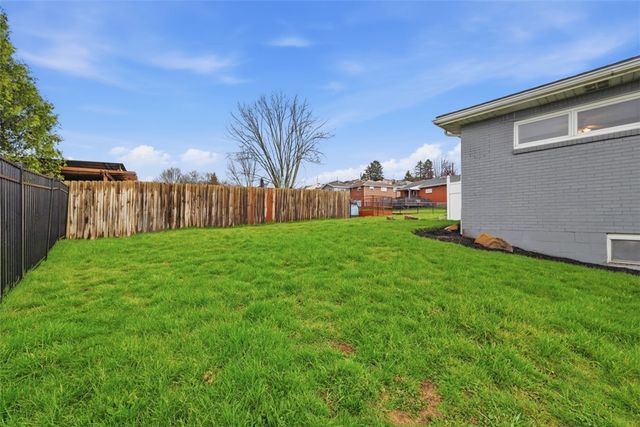 105 Columbia Dr, Canonsburg, PA 15317