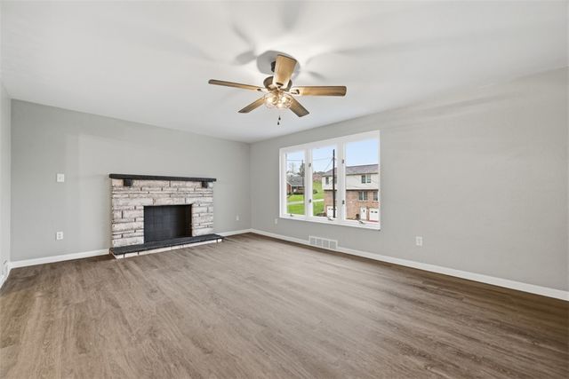 105 Columbia Dr, Canonsburg, PA 15317