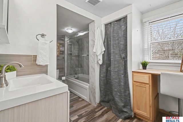 57 Carter Lake Club, Council Bluffs, IA 51501