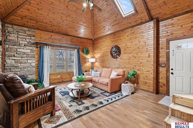 57 Carter Lake Club, Council Bluffs, IA 51501