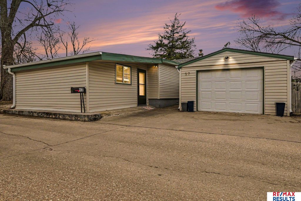 57 Carter Lake Club, Council Bluffs, IA 51501