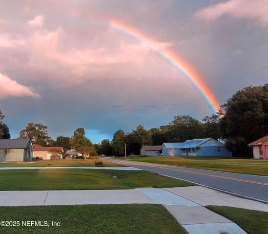 112 W CAMELOT Drive, Palatka, FL 32177