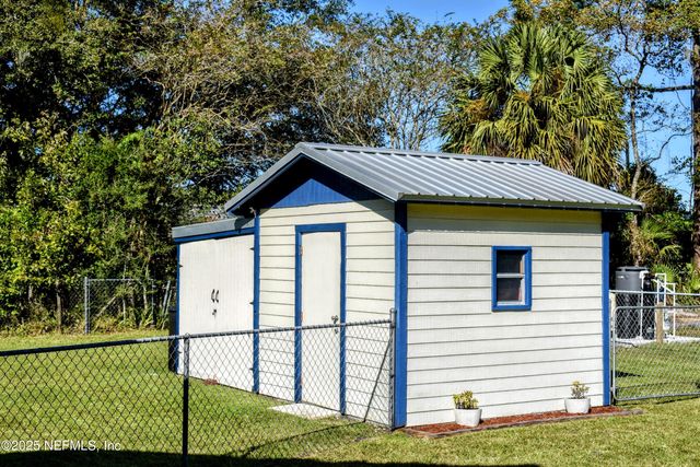 112 W CAMELOT Drive, Palatka, FL 32177