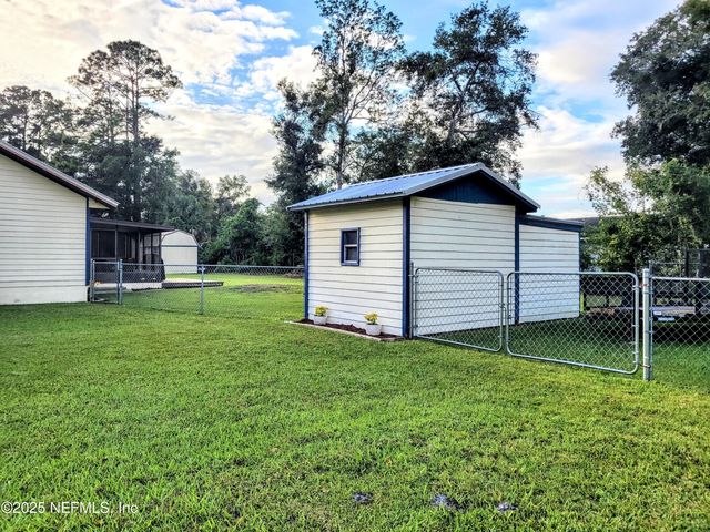 112 W CAMELOT Drive, Palatka, FL 32177