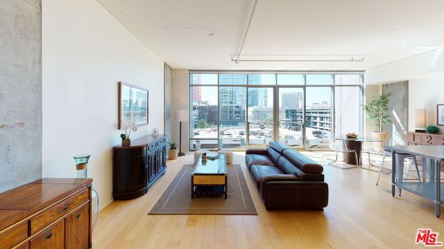 1100 S Hope Street 810, Los Angeles, CA 90015
