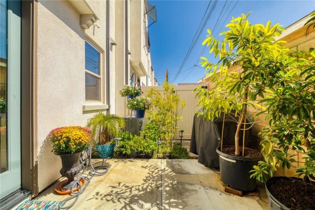 17540 Cameron Lane 102, Huntington Beach, CA 92647