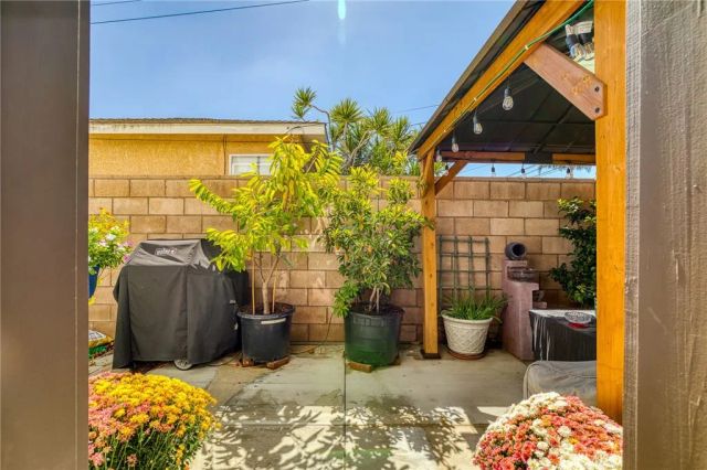 17540 Cameron Lane 102, Huntington Beach, CA 92647