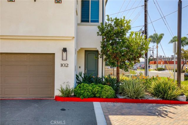 17540 Cameron Lane 102, Huntington Beach, CA 92647