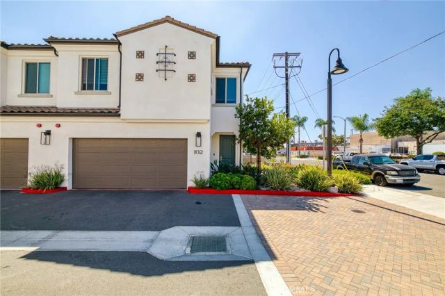 17540 Cameron Lane 102, Huntington Beach, CA 92647