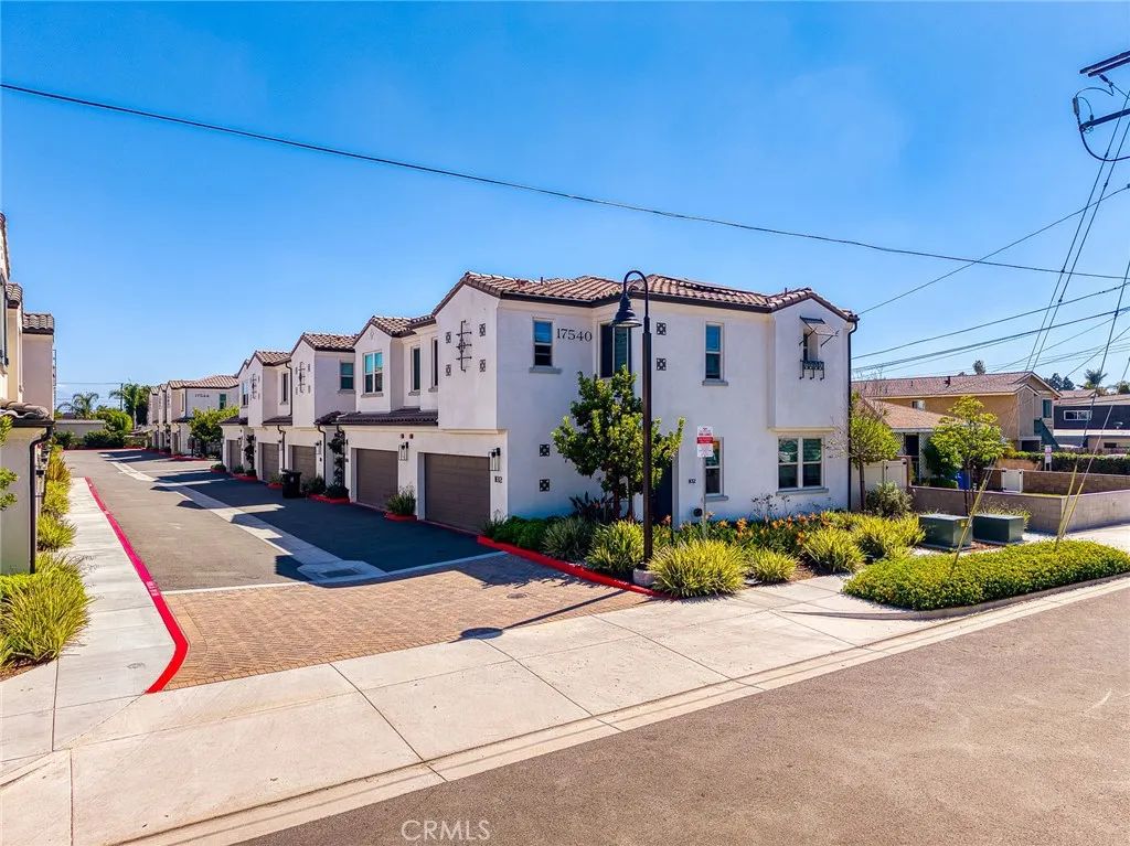 17540 Cameron Lane 102, Huntington Beach, CA 92647