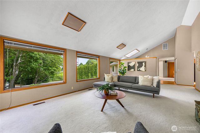 208 Hawthorn Road, Bellingham, WA 98225