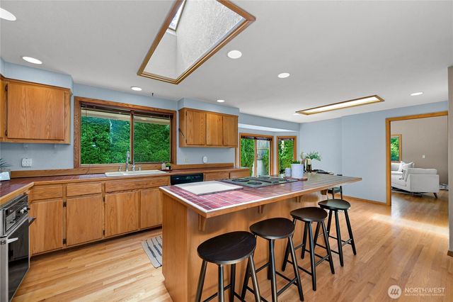 208 Hawthorn Road, Bellingham, WA 98225