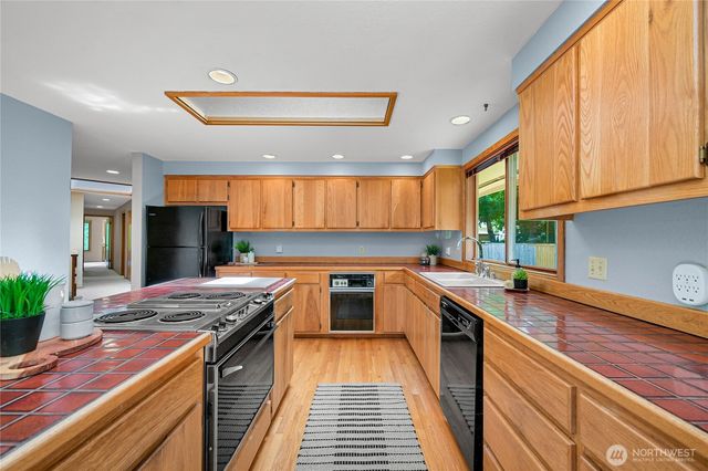 208 Hawthorn Road, Bellingham, WA 98225