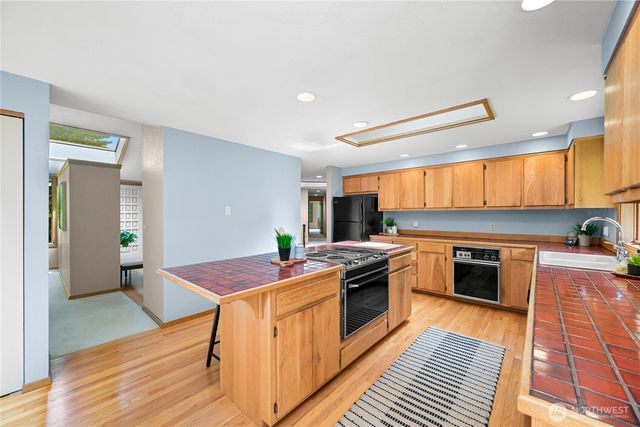 208 Hawthorn Road, Bellingham, WA 98225