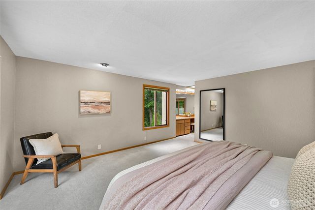 208 Hawthorn Road, Bellingham, WA 98225