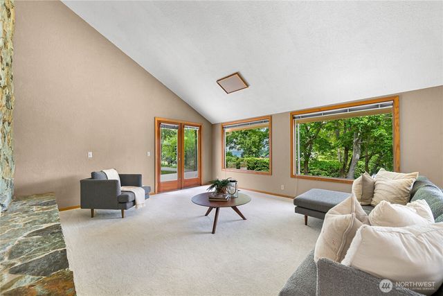 208 Hawthorn Road, Bellingham, WA 98225
