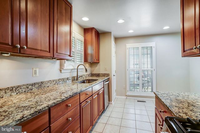 14508 FOUR CHIMNEY DR, Centreville, VA 20120
