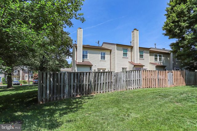 14508 FOUR CHIMNEY DR, Centreville, VA 20120