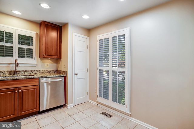 14508 FOUR CHIMNEY DR, Centreville, VA 20120