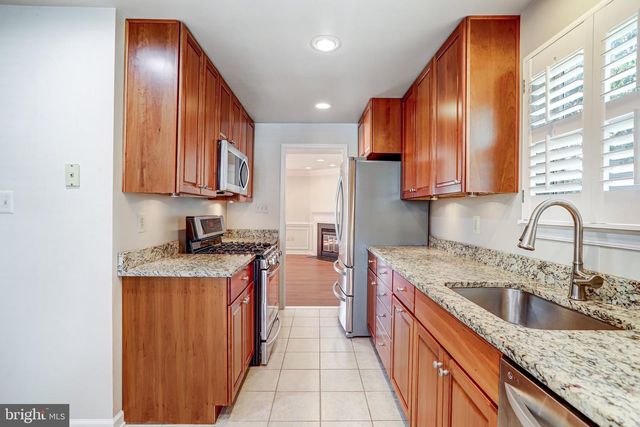14508 FOUR CHIMNEY DR, Centreville, VA 20120