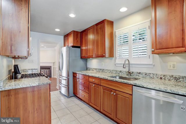 14508 FOUR CHIMNEY DR, Centreville, VA 20120