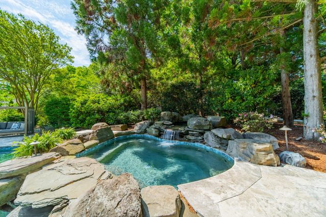 5400 Colony Road, Charlotte, NC 28226