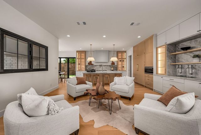 10050 Gooding Drive, Dallas, TX 75229