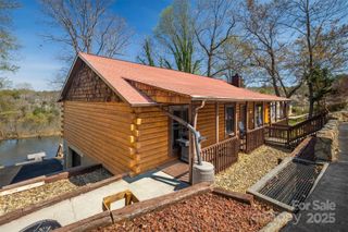 1964 10th Street Boulevard NW, Hickory, NC 28601