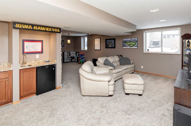 4530 Bartholomew Drive, Pleasant Hill, IA 50327
