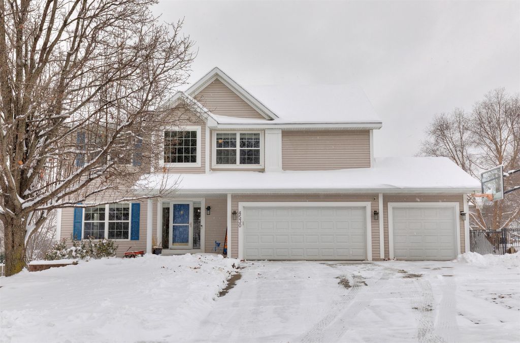 4530 Bartholomew Drive, Pleasant Hill, IA 50327