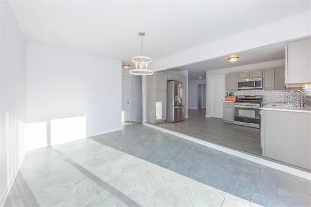 38393 Mason Street, Livonia, MI 48154