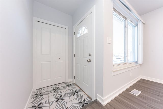 38393 Mason Street, Livonia, MI 48154