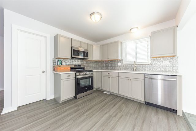 38393 Mason Street, Livonia, MI 48154