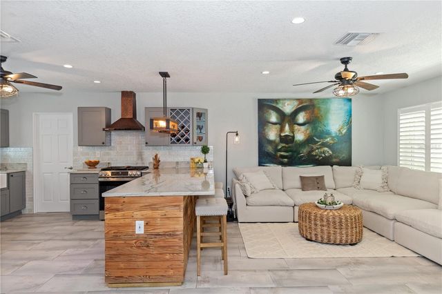 8347 41ST AVENUE N, St Petersburg, FL 33709