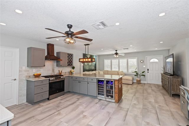 8347 41ST AVENUE N, St Petersburg, FL 33709