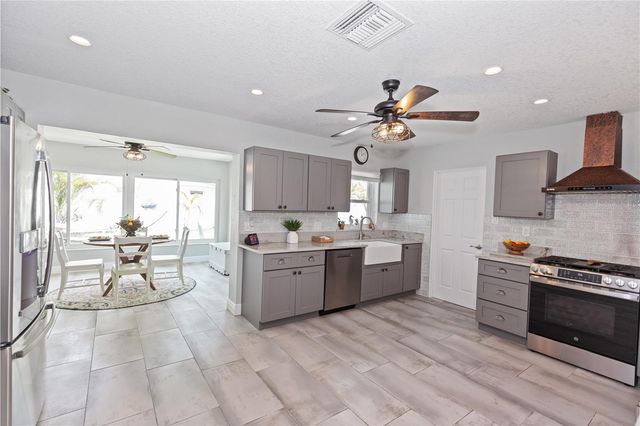 8347 41ST AVENUE N, St Petersburg, FL 33709