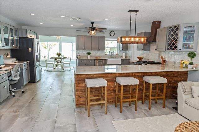 8347 41ST AVENUE N, St Petersburg, FL 33709