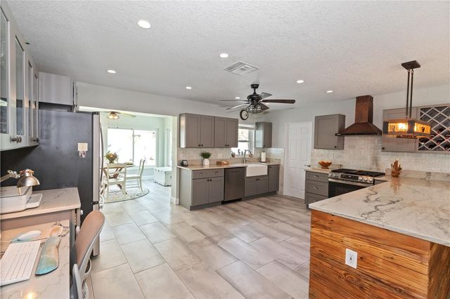 8347 41ST AVENUE N, St Petersburg, FL 33709