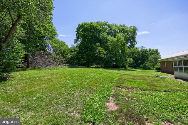 1789 ROOSEVELT AVE, York, PA 17408