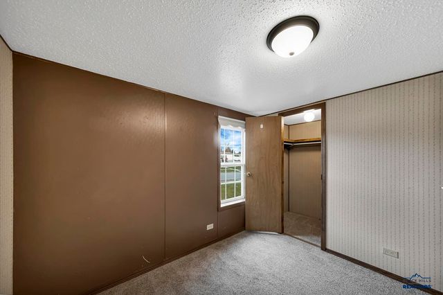 3704 CHIEF DR, Rapid City, SD 57701