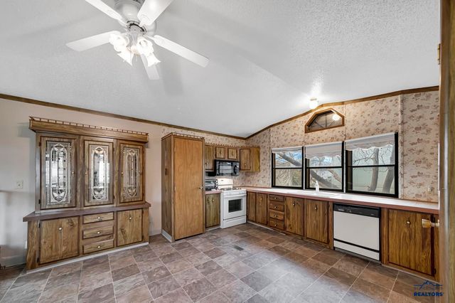 3704 CHIEF DR, Rapid City, SD 57701