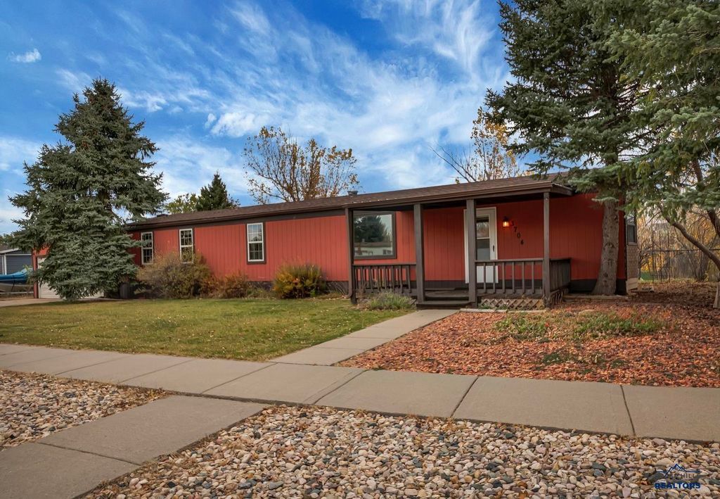 3704 CHIEF DR, Rapid City, SD 57701